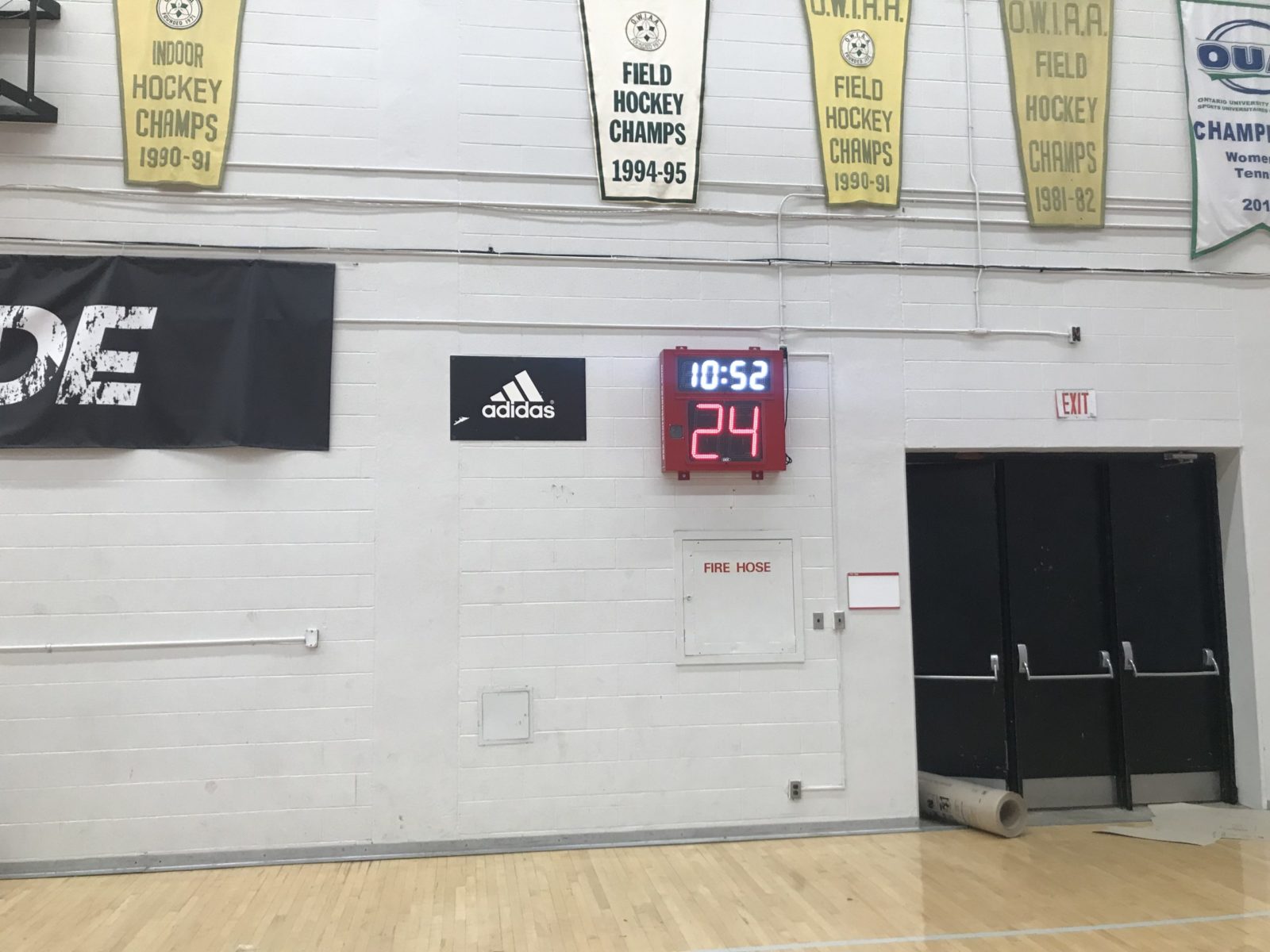 An shot clock on the side wall of a gym.