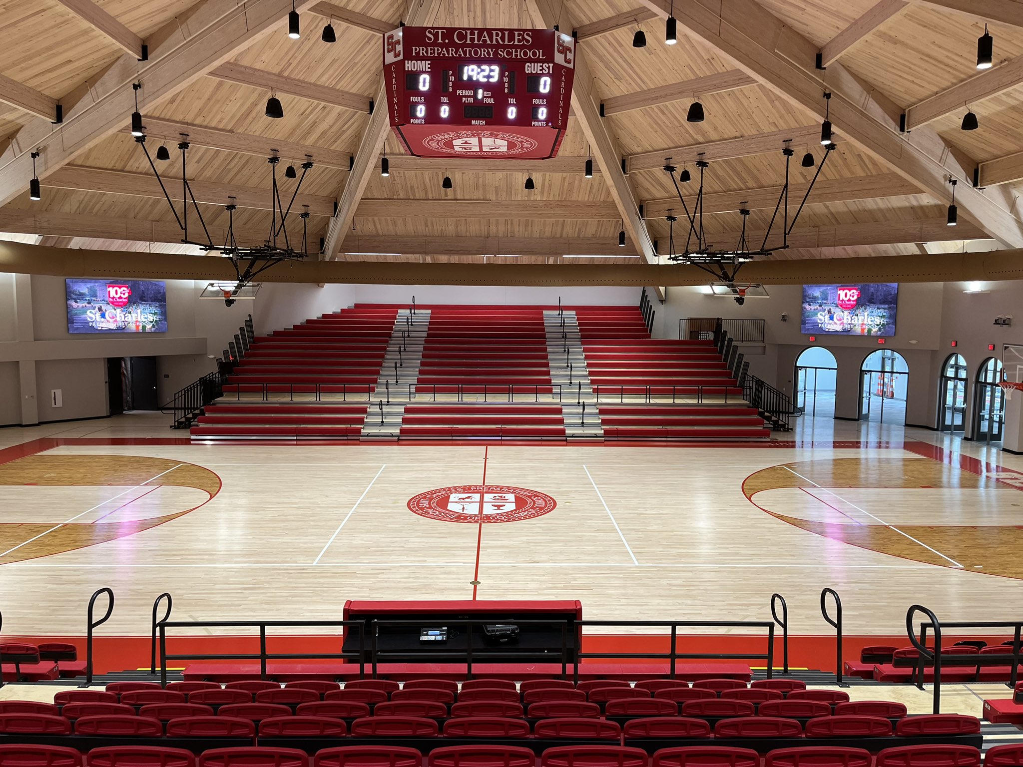 <span><strong>Centerhung</strong> Scoreboards</span>